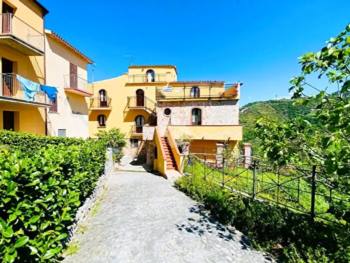 Appartamento bilocale in vendita in Via S Rocco, Fiumefreddo Bruzio