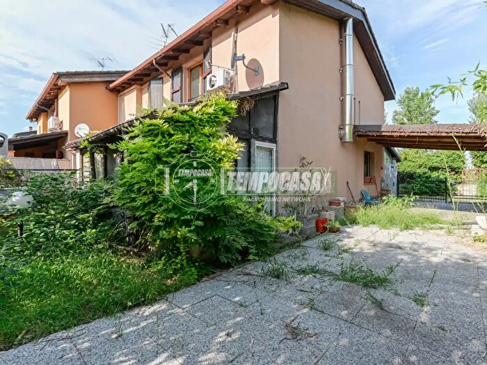 Casa trilocale in vendita in Via del Noce, Rodano