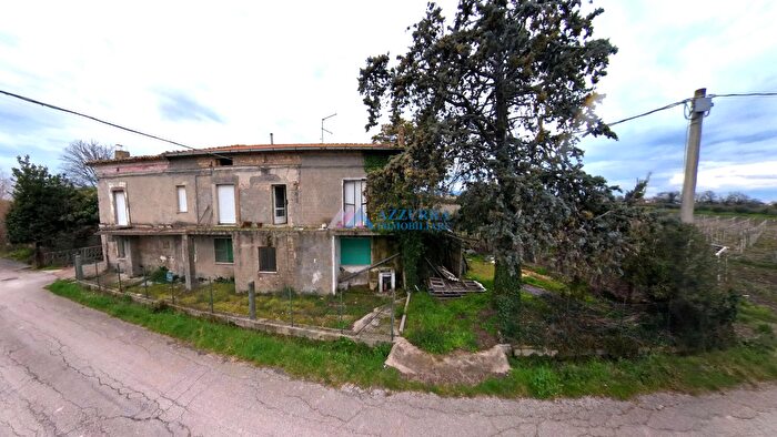 Casa con 9 locali in vendita in Via Iconicella, Lanciano