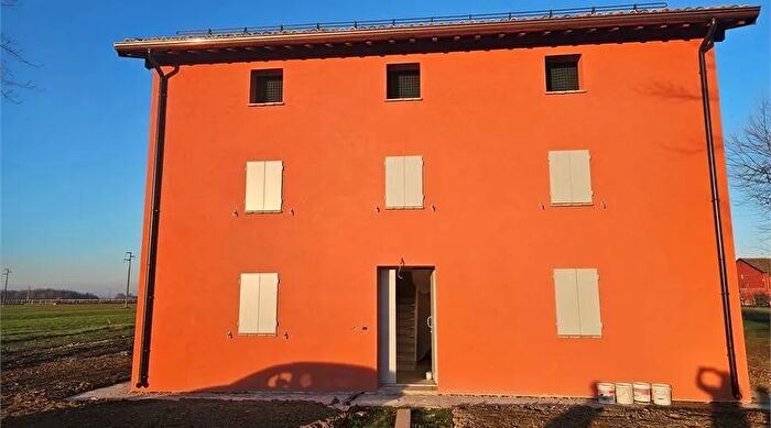 Casa con 10 locali in vendita in San Martino In Rio