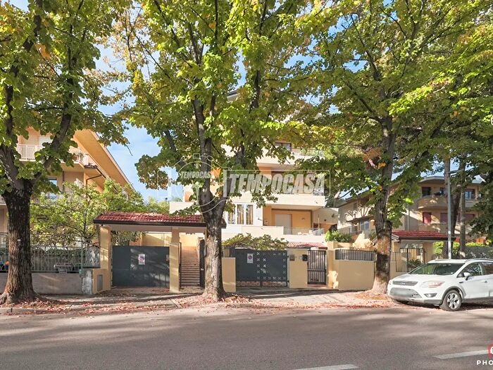 Appartamento trilocale in vendita in Viale Castrocaro, Riccione