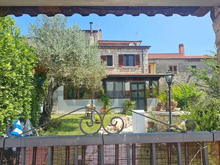 Casa con 5 locali in vendita in Campolattaro