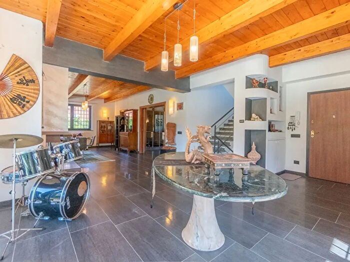 Casa con 10 locali in vendita in Via San Raffaele Cimena, Roma