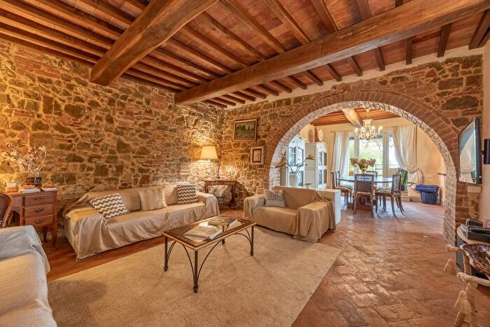 Casa con 9 locali in vendita in Gambassi Terme