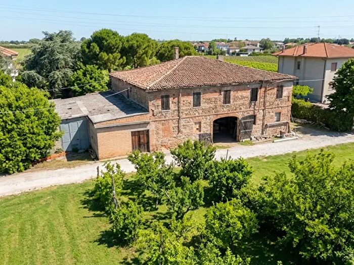 Casa con 15 locali in vendita in Via Linaro, Rimini