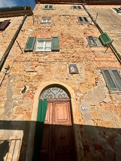 Casa con 6 locali in vendita in Volterra