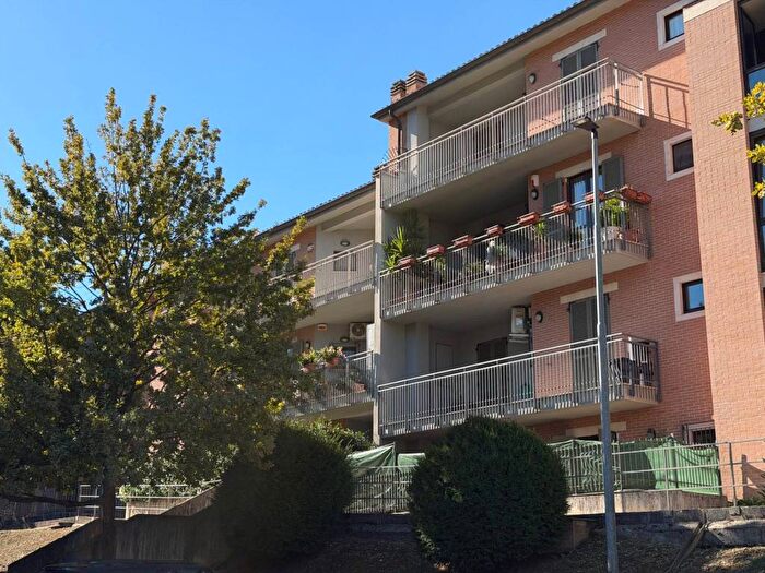 Appartamento trilocale in vendita in Via Giuseppe Valadier, Ospedale SpoletoSfera, Spoleto