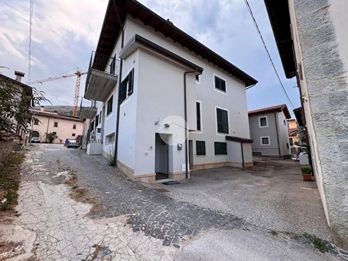 Appartamento trilocale in vendita in Via San Nicola Roio Piano, L'Aquila