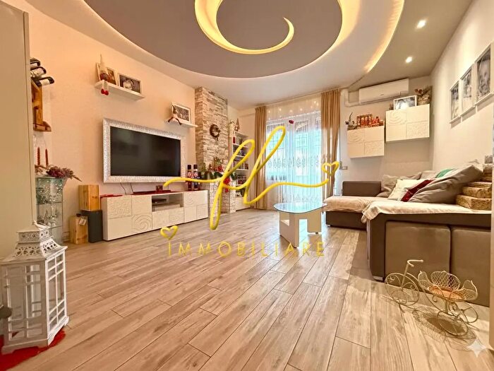 Appartamento con 7 locali in vendita in Cecina