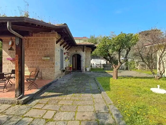 Casa con 6 locali in vendita in Milano, Somma Vesuviana