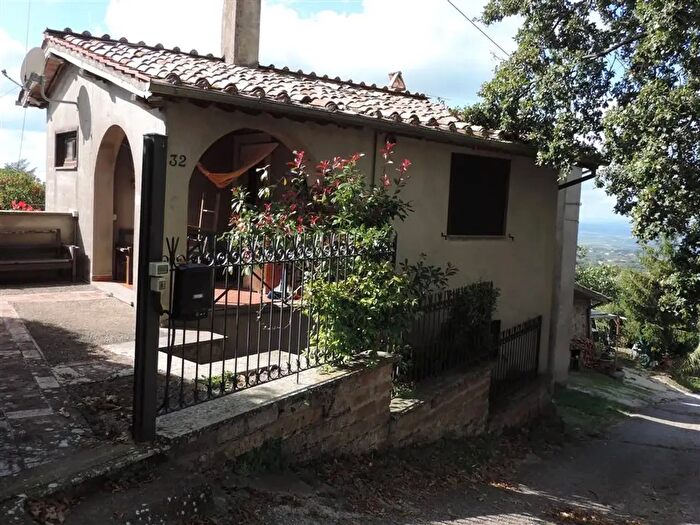 Appartamento trilocale in affitto in Strada Canale, Viterbo
