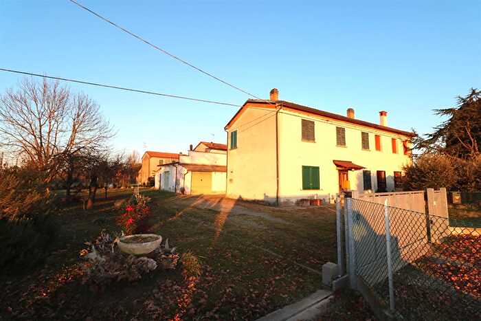 Casa con 10 locali in vendita in Lugo