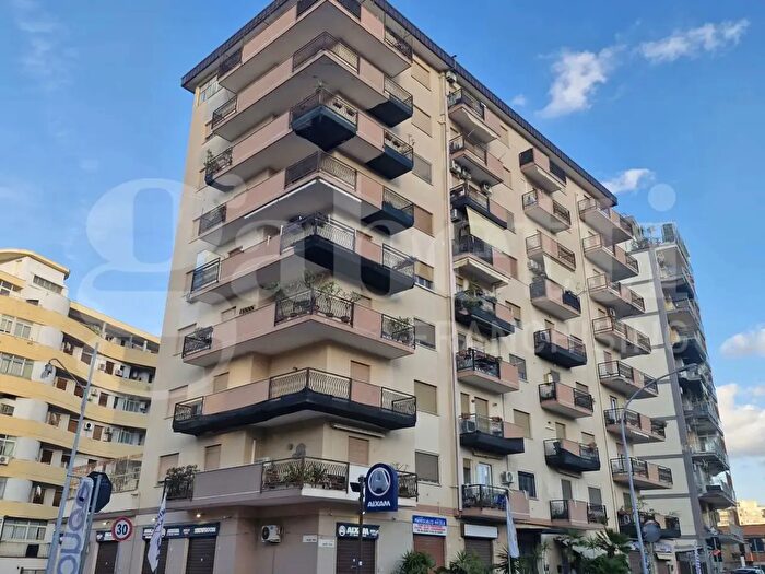 Appartamento trilocale in vendita in Via Adolfo Holm, Palermo