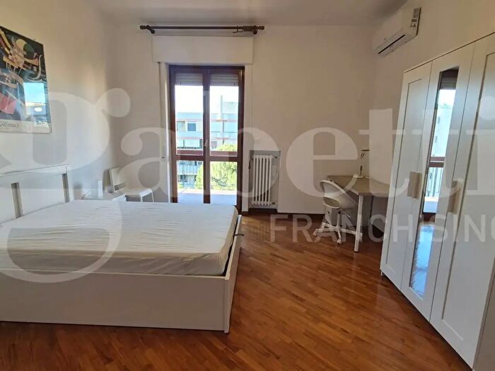 Appartamento con 5 locali in affitto in Viale J F Kennedy, Bari