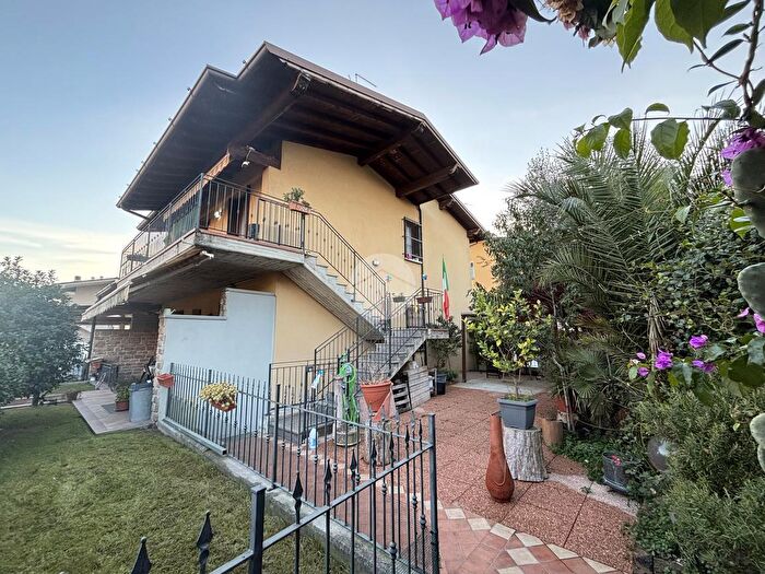 Appartamento trilocale in vendita in Via Settembre, Ospitaletto