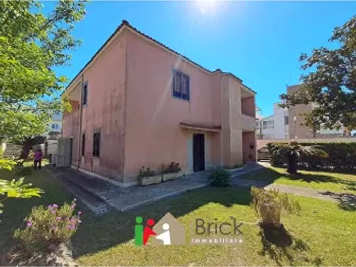 Casa con 6 locali in vendita in Via Odino, Anzio