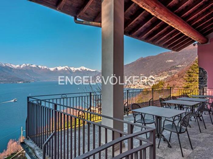 Casa con 6 locali in vendita in Perledo