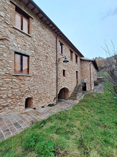 Appartamento trilocale in vendita in Via Folignate, Visso