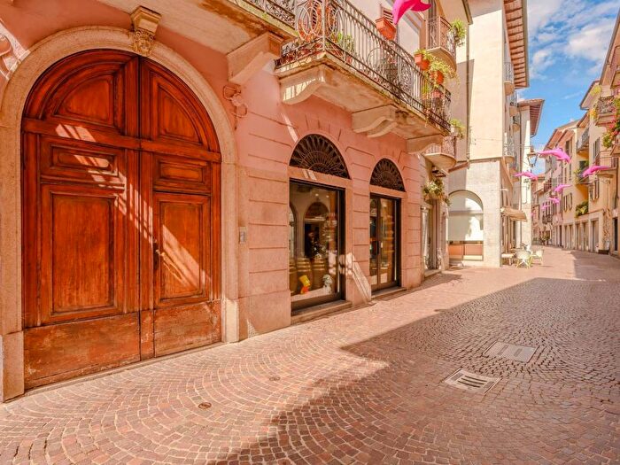 Appartamento bilocale in affitto in Corso Cavour, Centro, Arona