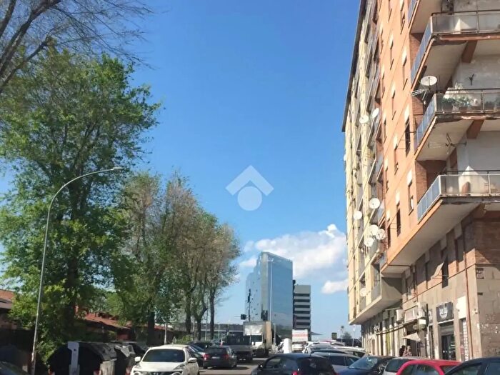 Appartamento trilocale in affitto in Via Luigi Vittorio Bertarelli, Roma