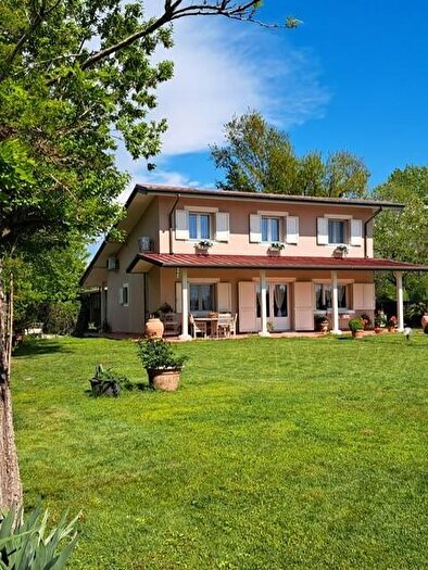 Casa con 7 locali in vendita in Viareggio