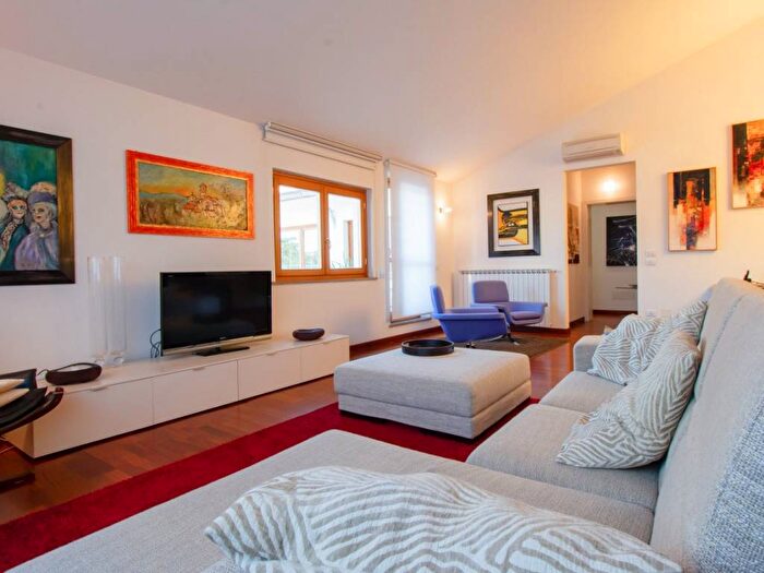 Casa quadrilocale in vendita in Via Monte Grappa, Zarini Valentini, Prato
