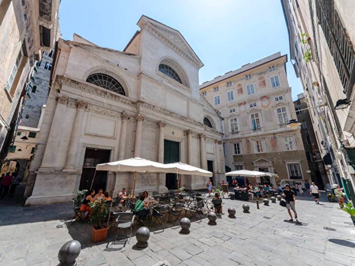 Appartamento quadrilocale in affitto in piazza Vigne, Caricamento, Genova
