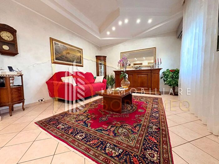 Appartamento trilocale in vendita in Via Luigi Pacinotti, Cesano Maderno