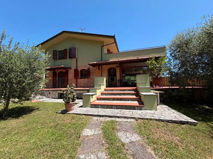 Casa con 10 locali in vendita in I Arliano, Lucca