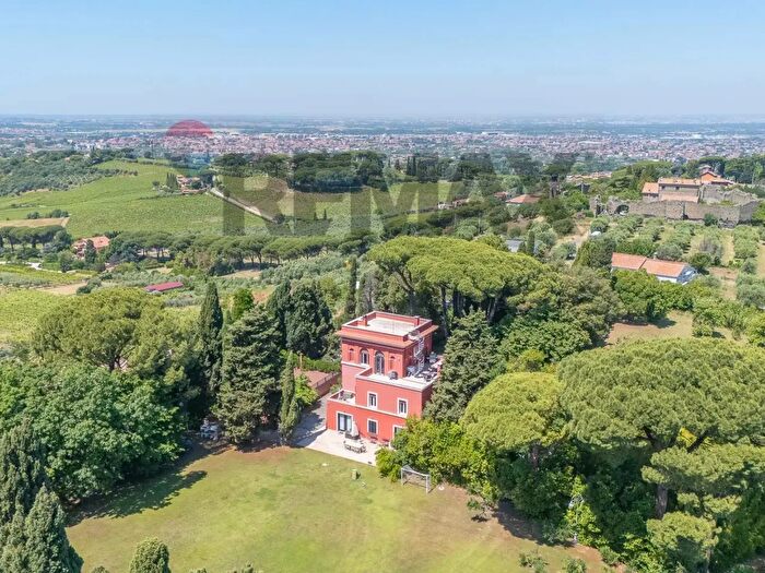 Casa con 6 locali in vendita in Via Anagnina, Grottaferrata