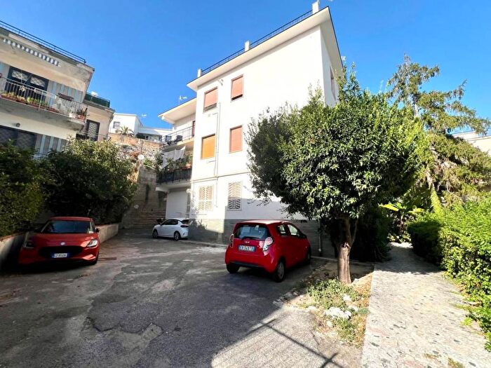 Appartamento bilocale in affitto in via tripergola, Lucrino, Pozzuoli