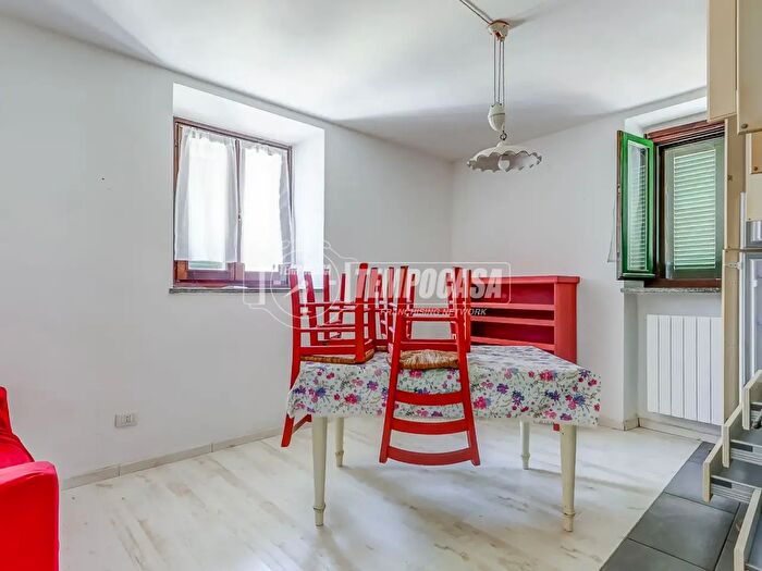 Appartamento bilocale in vendita in Via Francesco Baracca, Mercallo