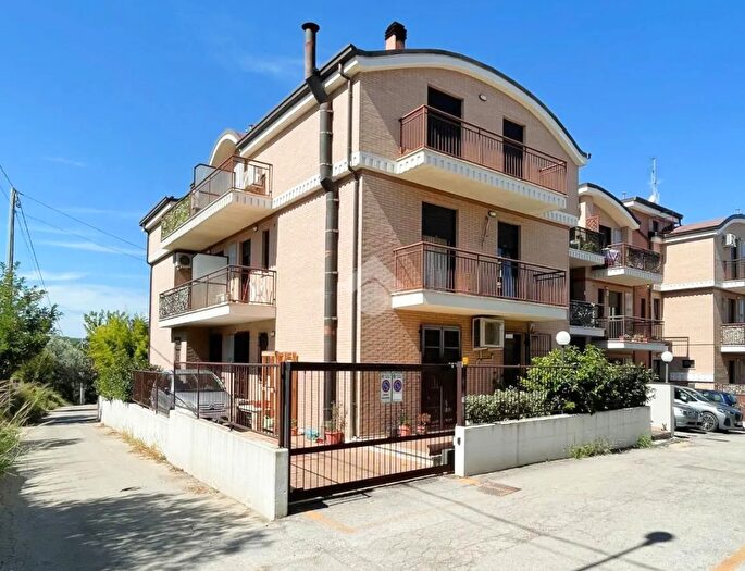 Appartamento trilocale in vendita in Via Maddalena, Vasto