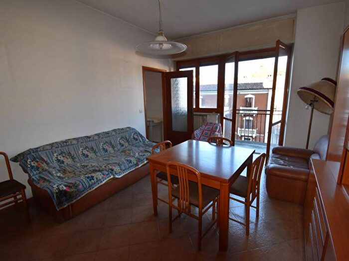 Appartamento bilocale in affitto in Piazza Vittorio Alfieri, Centro, Mombercelli