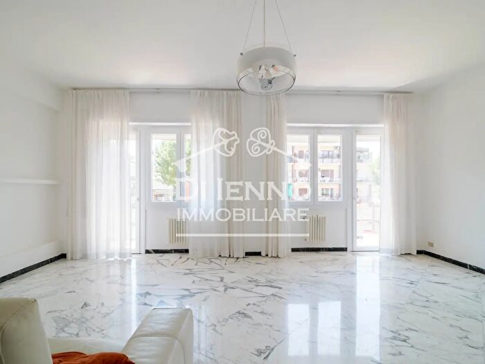 Appartamento con 6 locali in vendita in Roma