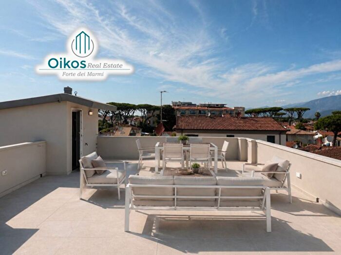 Casa con 5 locali in affitto in Piazza Giuseppe Garibaldi, Centro, Forte dei Marmi