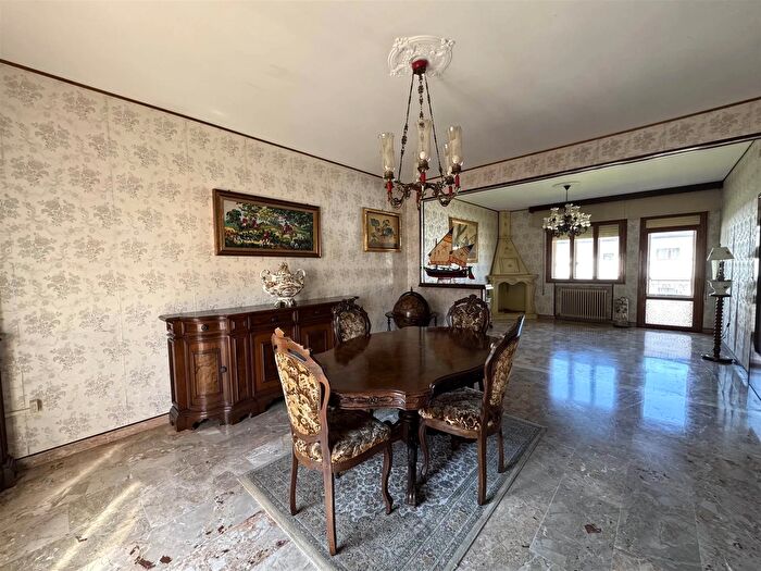 Casa con 9 locali in affitto in Viale Padova Chioggia Ve, Chioggia