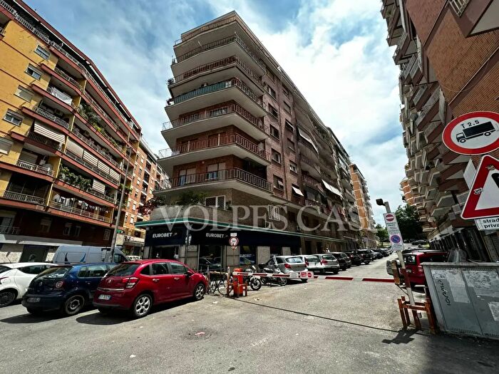 Appartamento bilocale in affitto in Via San Polo dei Cavalieri, Roma
