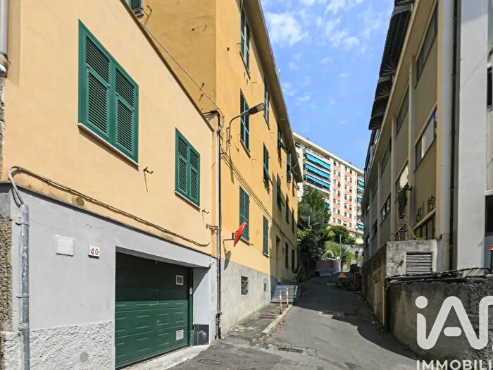 Appartamento trilocale in vendita in Via delle Rovare, Genova