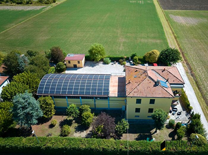 Casa con 10 locali in vendita in Via Fiorentina c, Medicina