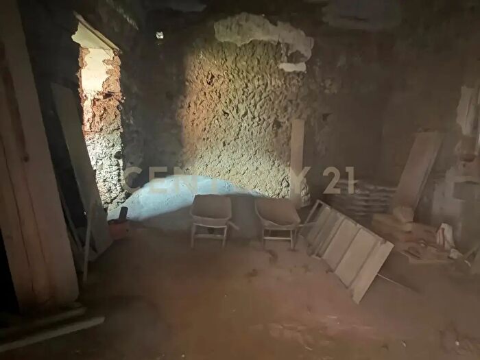 Casa con 6 locali in vendita in Via Cristaldi, Catania