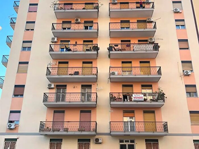 Appartamento quadrilocale in vendita in Via della Conciliazione, Palermo