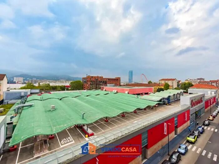 Appartamento quadrilocale in vendita in Via Taggia, Torino