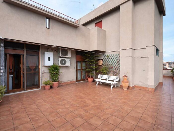 Casa trilocale in affitto in Piazza Luigi di Savoia Duca degli Abruzzi, Umbertina Madonnella, Bari
