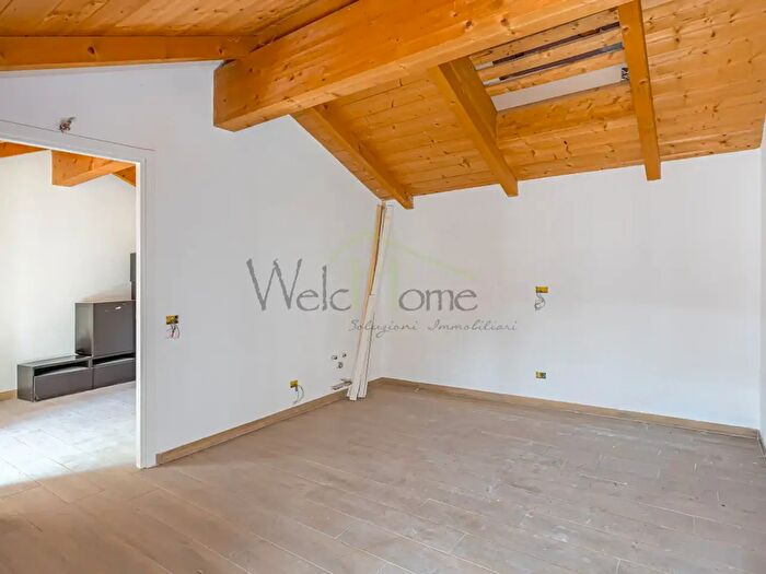 Appartamento bilocale in vendita in Via Varesina, Como