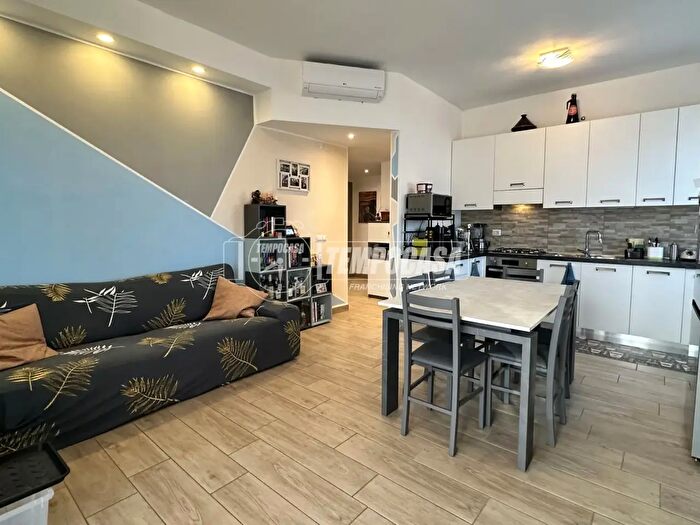 Appartamento trilocale in vendita in Via Vincenzo Monti, Lesmo