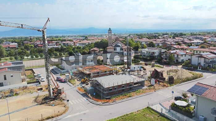 Casa quadrilocale in vendita in Viale Risorgimento, Desenzano Del Garda