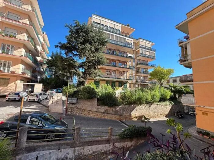 Appartamento con 5 locali in vendita in Via Alessandro Manzoni, Napoli