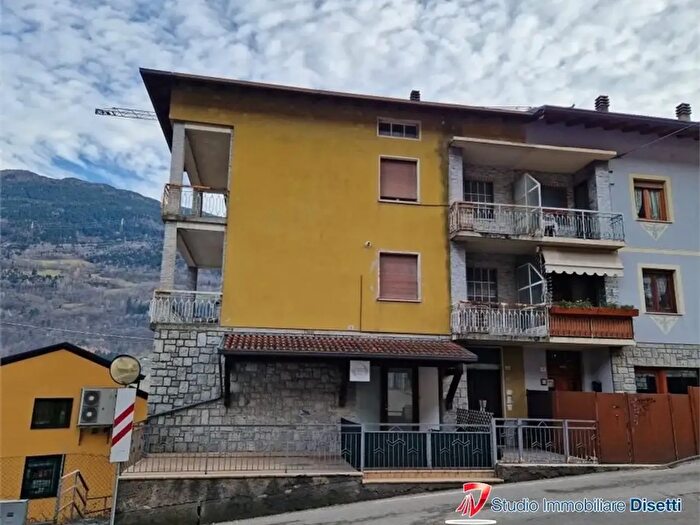 Appartamento quadrilocale in vendita in Via IV Novembre, Malonno