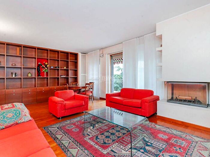 Appartamento con 6 locali in affitto in Via Adele Martignoni, Maggiolina Istria, Milano
